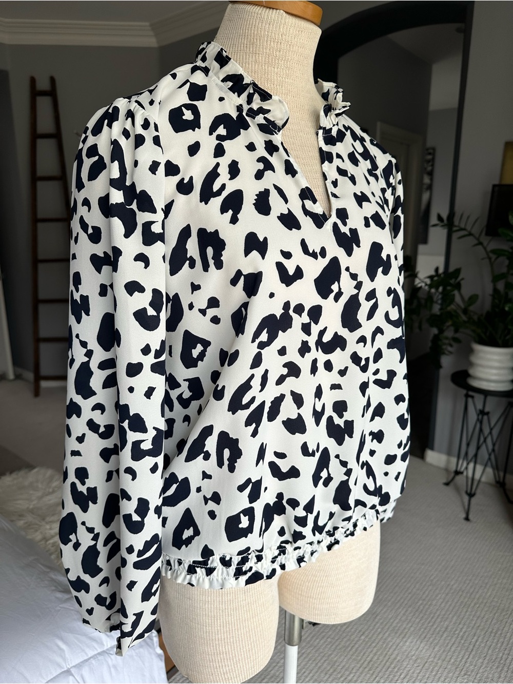 LOFT Black & White Animal Print Top size medium - Picture 3 of 9